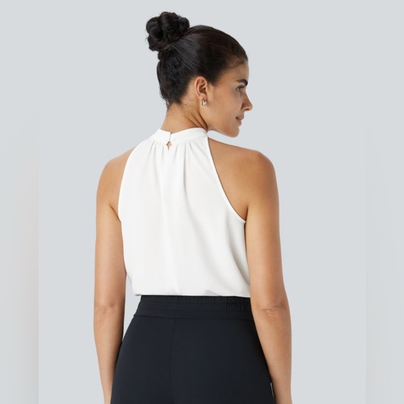 Halara sleeveless work blouse - Picture 2 of 5